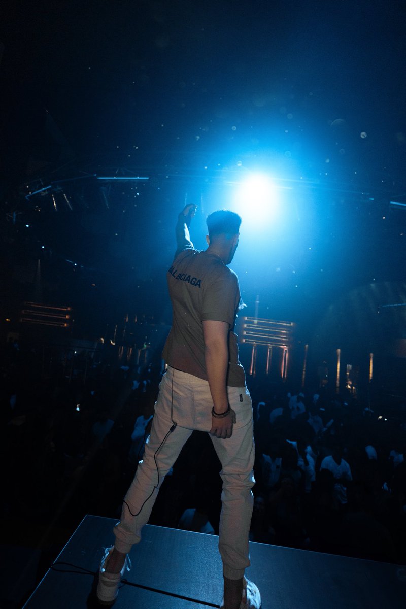 manumusicz's tweet photo. Vibras del show anoche en @DiscotecaOn GRACIAS! ❤️ https://t.co/9ykDFeRDiL