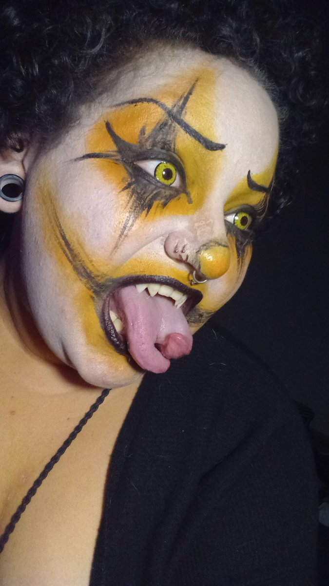 Lexi_Lovevamp's tweet photo. Butterscotch Clown 🖤 look from October
#Clown #clownmakeup #makeup #creepycute #fangs #splittongue https://t.co/LGBBOyS6vb