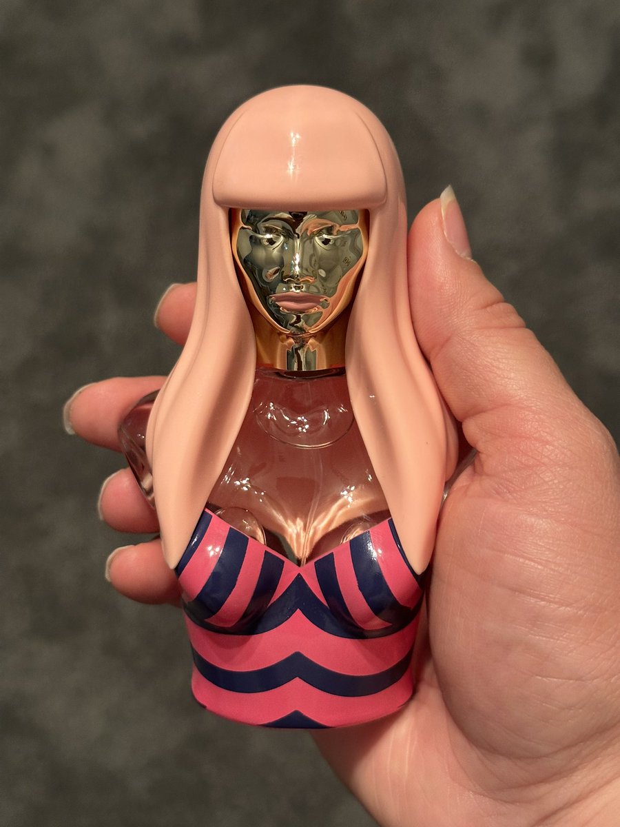 Petey_201's tweet image. My wife got her Nicki Minaj perfume, it’s cute and smells really good. @NICKIMINAJ #PinkFriday2Perfume #PinkFriday2