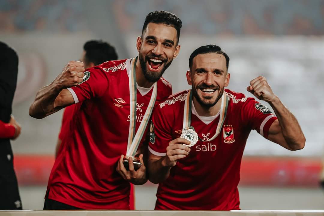 Mohamed_ali__74's tweet photo. 3 سنين واحنا لحد دلوقتي مش قادرين ولا لاقيين حاجة نقدر نوصف بيها اللي كنا فيه وقتها ❤️❤️
3 سنين وانت أحلي حاجة حصلت لينا في تاريخ الكورة https://t.co/1yJSzYa96l