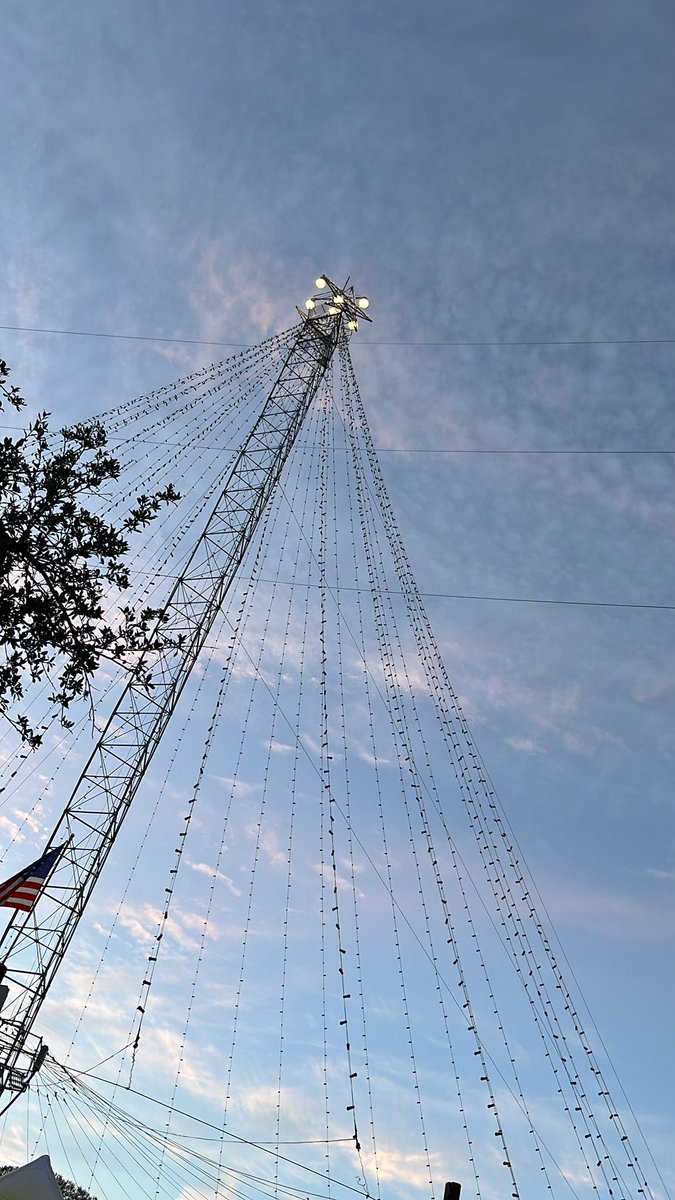 Taylor_Kamn's tweet photo. I’m out at the Zilker Holiday Tree lighting ceremony, which starts at 6 p.m., and the Austin Civic Wind Ensemble is setting the holiday tone in the meantime! #atx #zilkertree https://t.co/5uL6ShmOcH