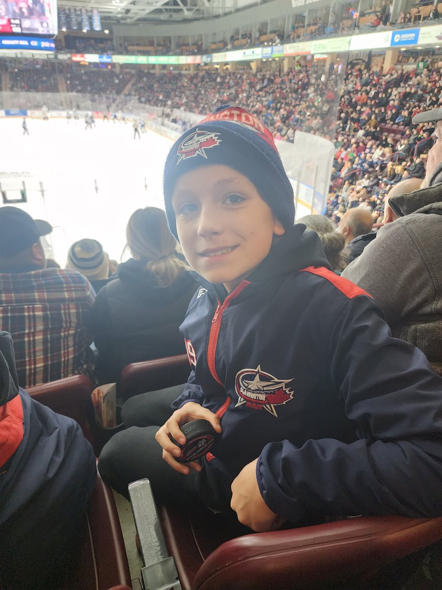 GrenonWes's tweet photo. Selfie in your Seat!
Section 119, row 12, seat 5 https://t.co/gVEcKrrcKm