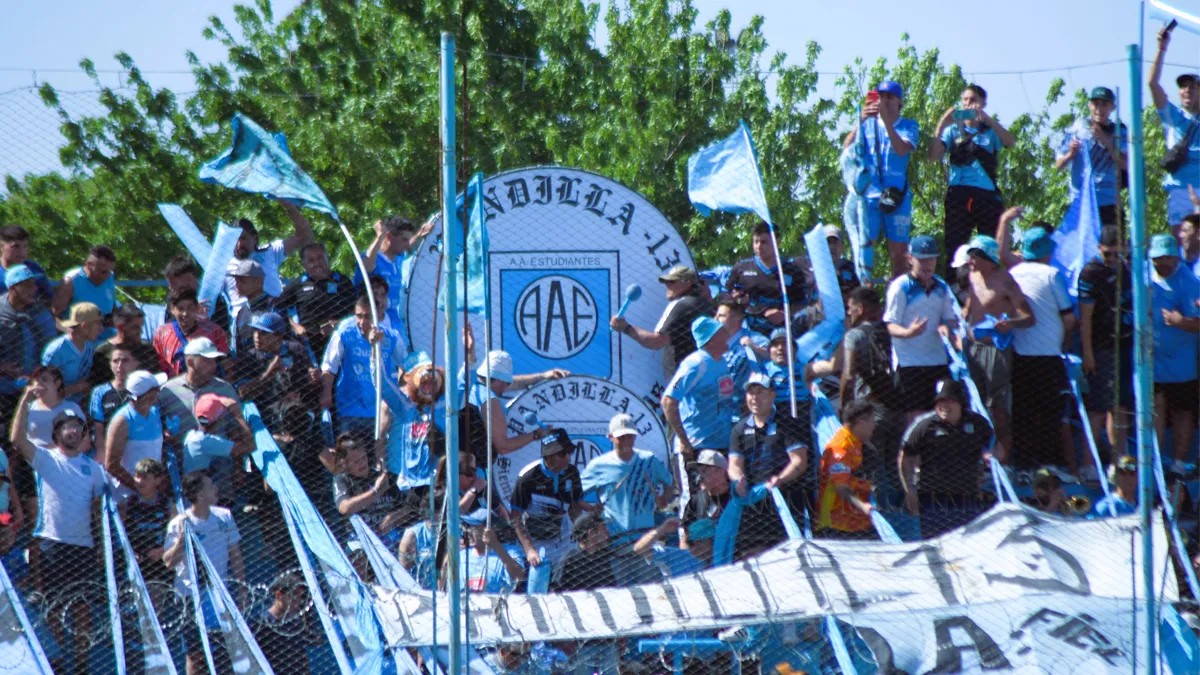 villagralejo's tweet photo. Podrá tardar mil años... pero un día, y al final, habrá recompensa. Volveremos, como todos los años, la próxima temporada, con la ilusión y el sueño de todos los Celestes. Que lindo ser de Estudiantes. https://t.co/6JnQ33rXqx