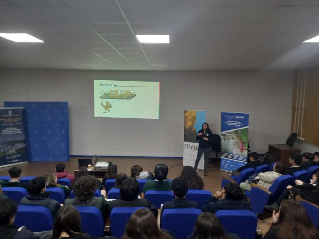 Glad to share with secondary students our Antarctic adventures #Troy at "2nd Seminario Antártico juvenil" in Puerto Montt <a href="/inach_gob/">INACH</a> <a href="/SedeUACh/">Sede Pto. Montt UACh</a> <a href="/MacroalgasUACh/">Macroalgas y Ficopatología UACh</a> <a href="/MilenioMASH/">Núcleo Milenio MASH</a> <a href="/MarCentro/">Centro i-mar</a>