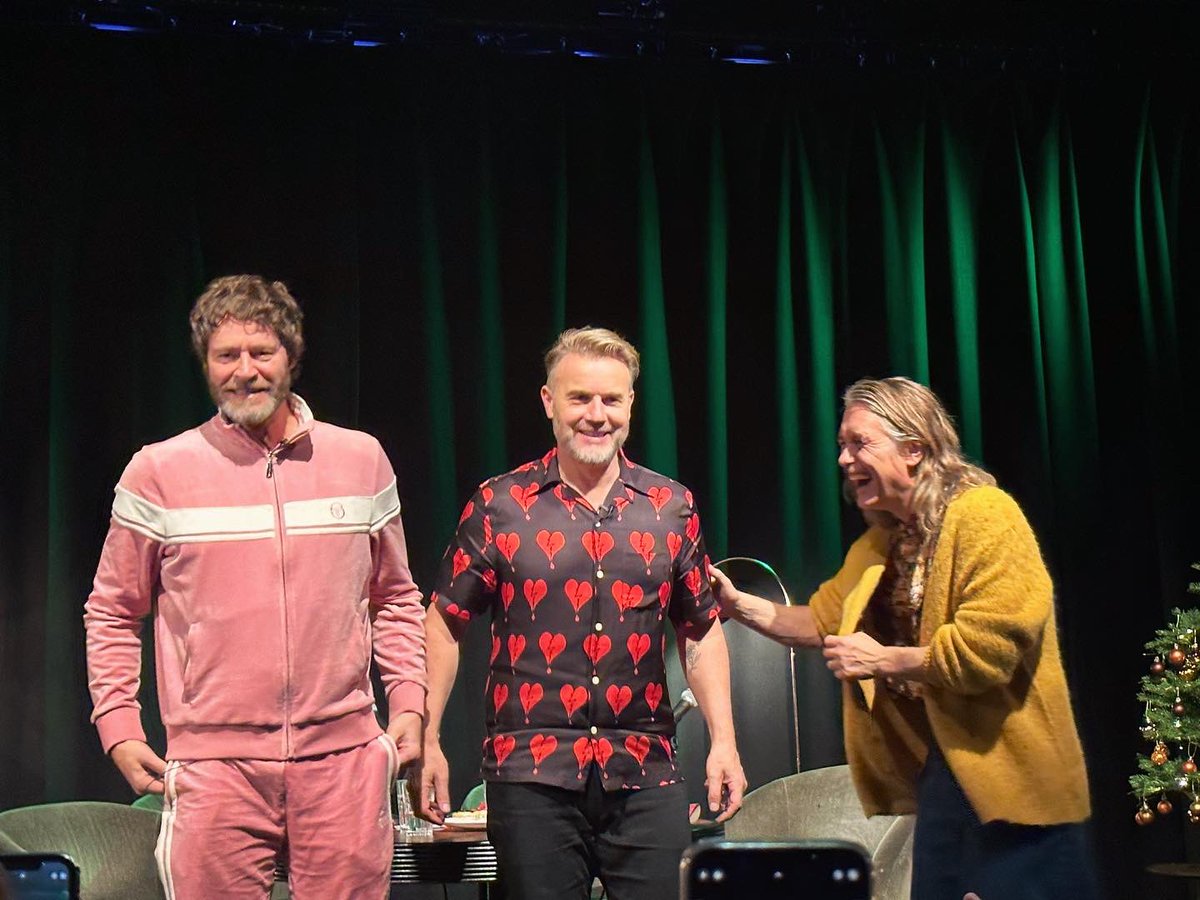 FASTAMYOFFICIAL's tweet photo. @takethat @GaryBarlow @OfficialMarkO #howarddonald thank you for an amazing live podcast experience this evening, was incredible to be a part of it! I never tweet but did you know your brilliant new album #thislife has some of the greatest driving tracks I’ve ever heard!! https://t.co/DKyiGOk7GA