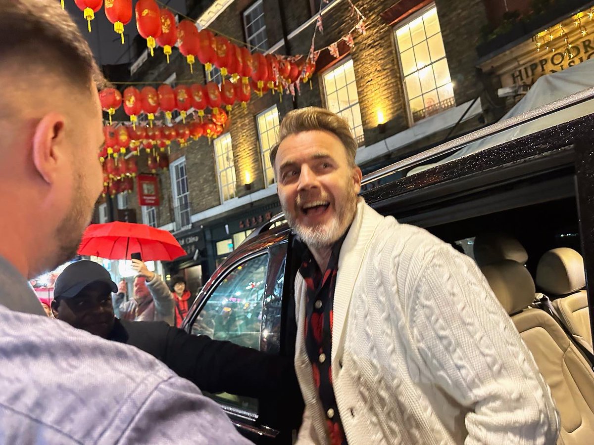 FASTAMYOFFICIAL's tweet photo. @takethat @GaryBarlow @OfficialMarkO #howarddonald thank you for an amazing live podcast experience this evening, was incredible to be a part of it! I never tweet but did you know your brilliant new album #thislife has some of the greatest driving tracks I’ve ever heard!! https://t.co/DKyiGOk7GA