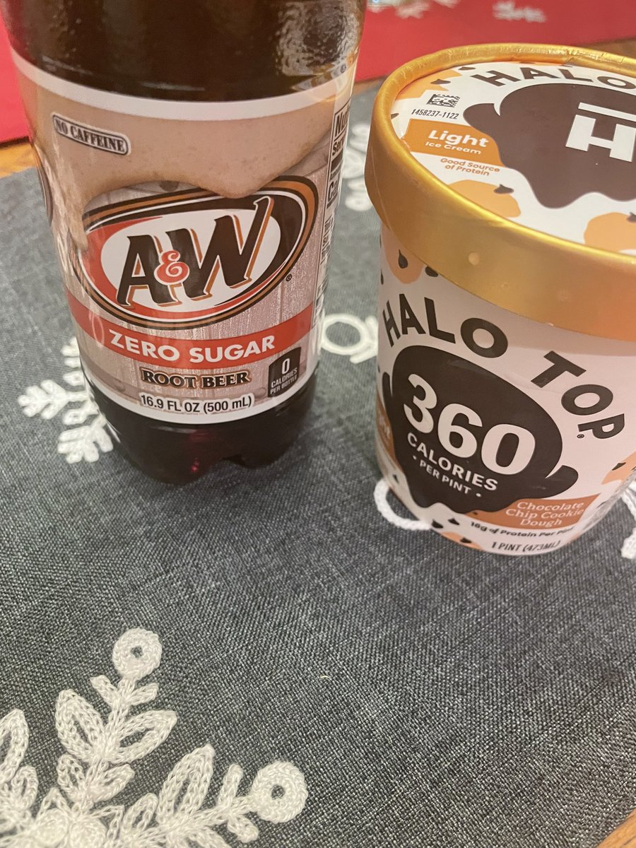 harukcals's tweet photo. ANA ROOT BEER FLOAT🤤🤤🤤 https://t.co/3Qg3oc5FTs