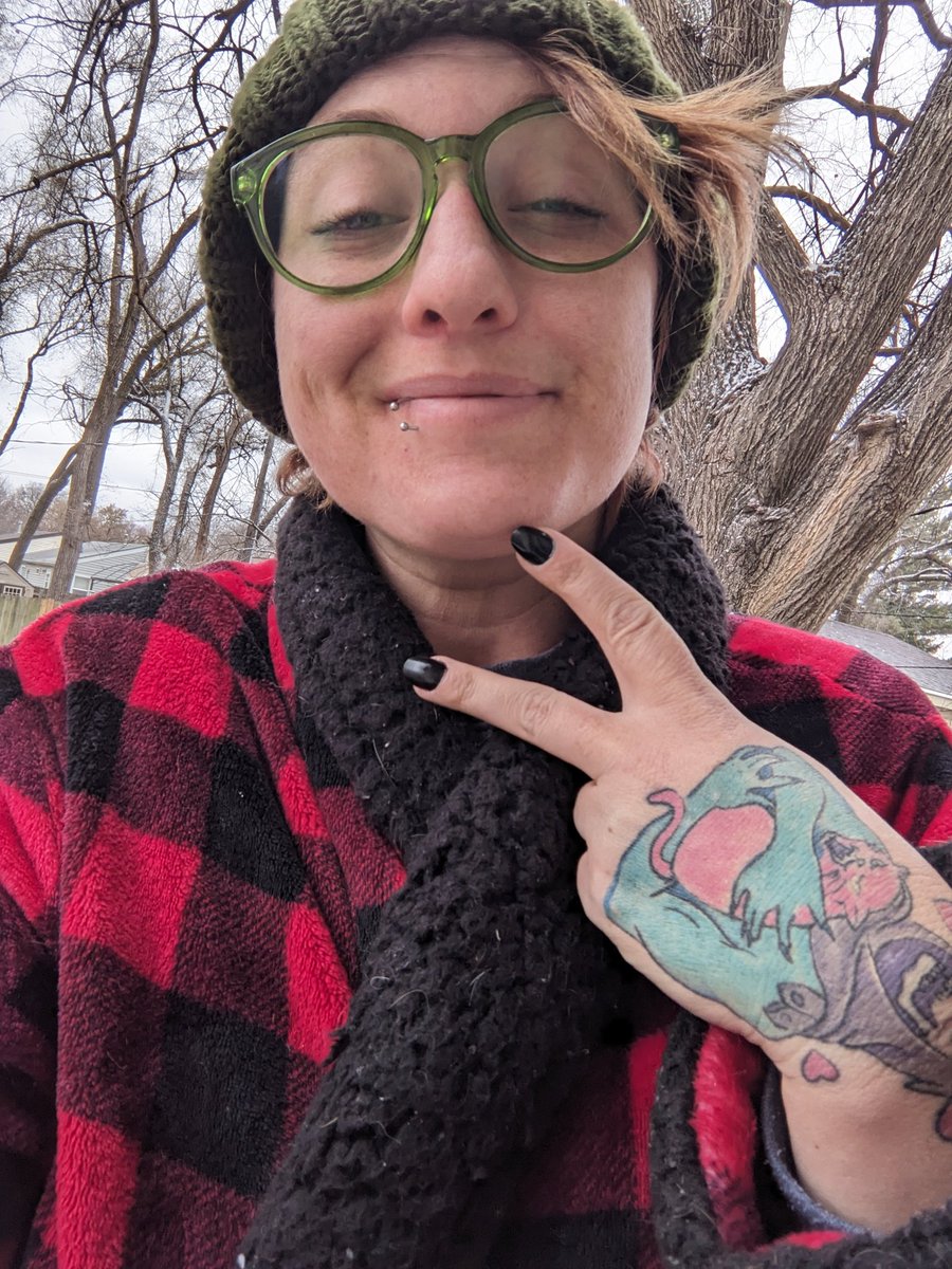 BlueEye72795085's tweet photo. The comfy and pretty version of me haha 😆 https://t.co/oYPWzt1MSr
