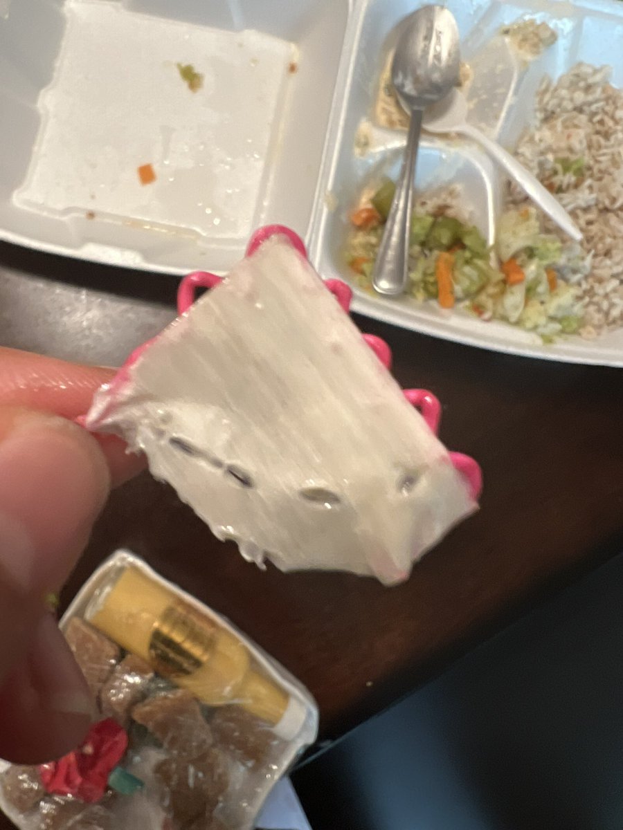 oceanjuicer's tweet photo. @EONSADRlFT @AlchemyStarsEN hi girldog I took a bite out of it bc I thought it was edible but it wasn’t https://t.co/ptDva5QpAo