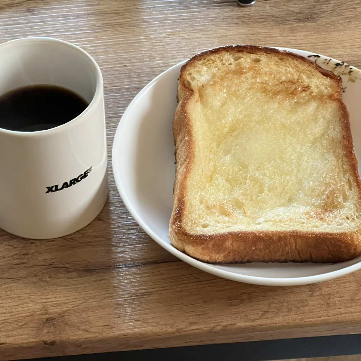 kkt_239's tweet photo. この季節にハーフパンツ履く男と、その日のおやつ。 https://t.co/30po92vZJ8