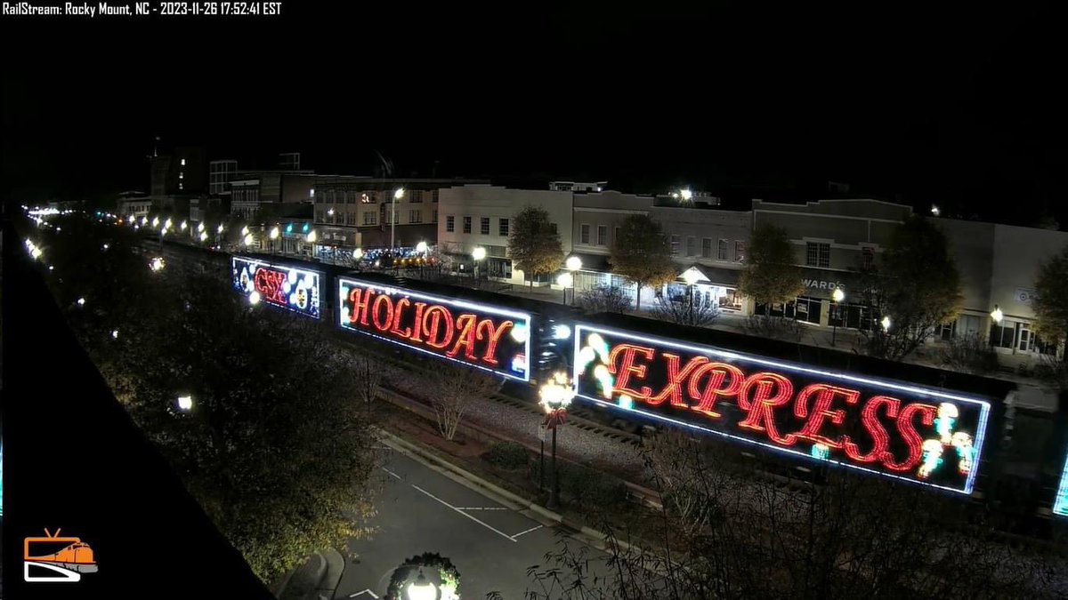 railstream's tweet image. What’s that sound? It’s the @CSX #holiday express! Caught it going by our Selma and Rocky Mount #Northcarolina #railcam

#Christmas is coming! #railfans #trainsarecool