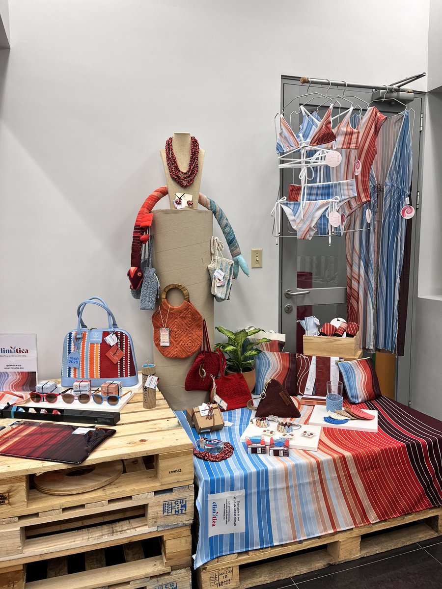 Muy chiva la iniciativa “Climáticas”, que tiene como objetivo la educación y sensibilización sobre temas ambientales, sociales y de acción climática a través de diseños que implementan distintas marcas con compromisos ambientales 

Link: climatica.eco