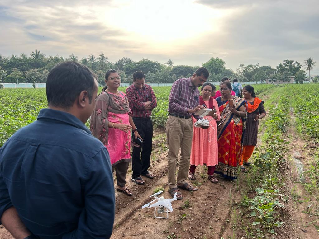 PSIT_TNAU's tweet photo. TWT#41 PS&amp;IT, AEC&amp;RI, TNAU Coimbatore - AICTE ATAL FDP on Data Science in Agriculture - Day #5 - 24 Nov 2023- Session 10 - Data extraction and visualization from Drone Data - Dr Raja, Principal Scientist, ICAR-CICR regional centre #drones #DataScience https://t.co/67pTUvs91e