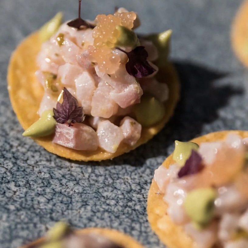 Lime Caviar Sydney's Chef Josha has a new favorite snack at the moment......💥 Spencer Gulf Kingfish corn tostadas with wasabi avocado and finger lime! 🤩 What is your favourite Yellowtail Kingfish snack?! 🥢🐟🍣🔥