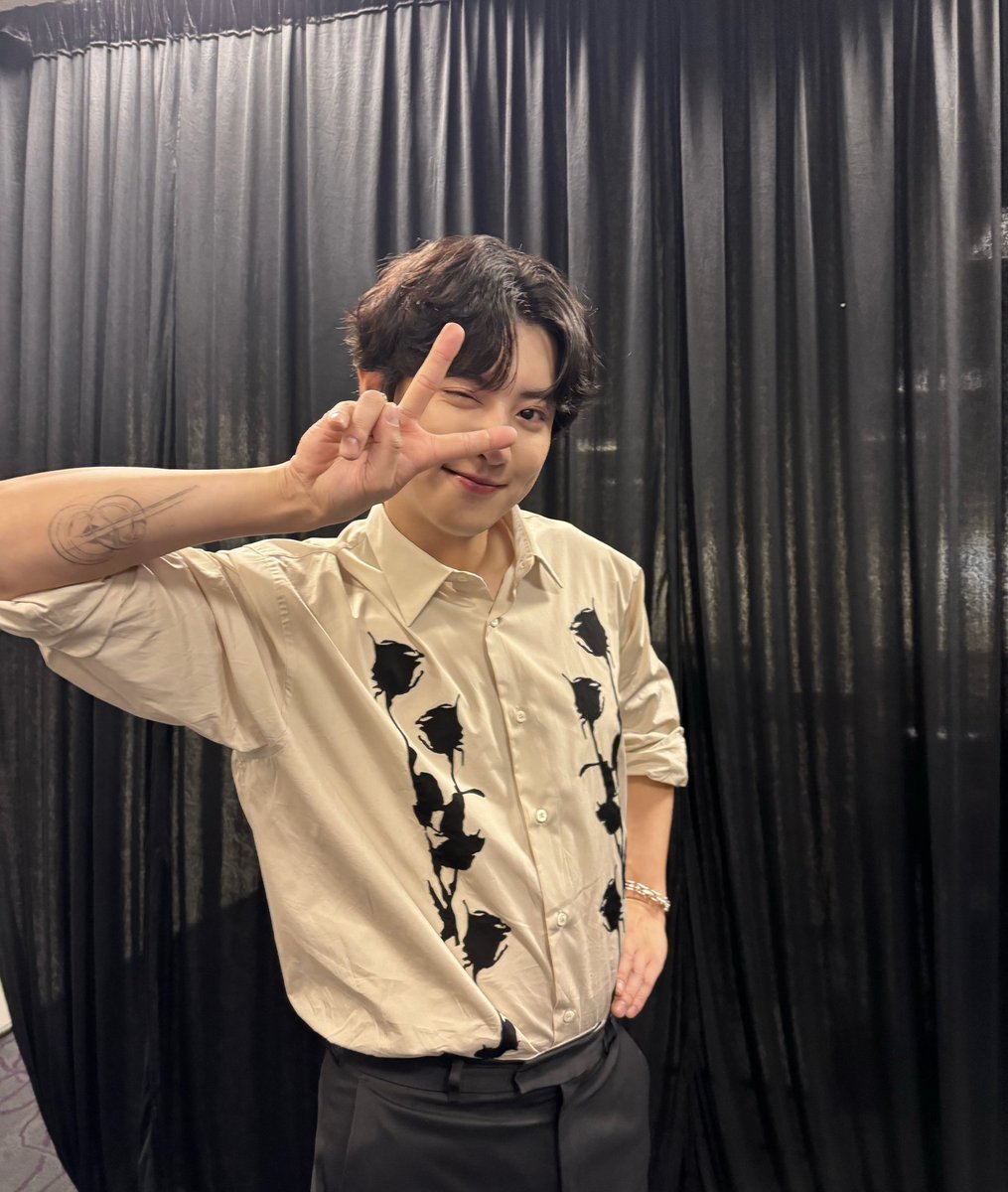 KAI_CHA_LOVE's tweet photo. #HappyCHANYEOLday https://t.co/CazqtIX9Xk