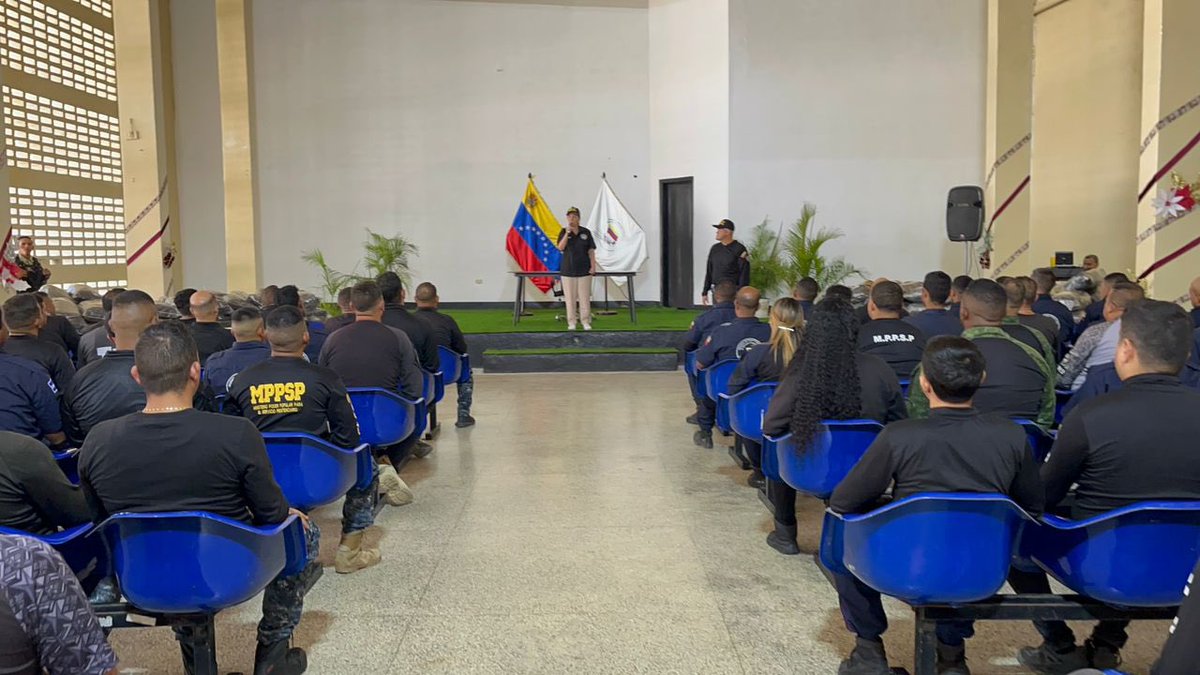 Derecho_paz's tweet photo. Esta actividad es parte del fortalecimiento del Sistema Penitenciario, donde los funcionarios del Gric ejecutan una importante labor en las  requisas en los centros penitenciarios, reestablecen el orden en las áreas internas de los mismos en caso de alteración. https://t.co/8Lv5KVzkqE