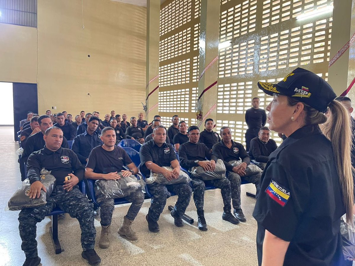 Derecho_paz's tweet photo. además de dar acompañamiento durante los traslados interpenales en los casos de conflictos.

Continuamos en la ejecución de acciones que nos permitan garantizar el bienestar de cada uno de los servidores penitenciarios. https://t.co/x9J99BJhob