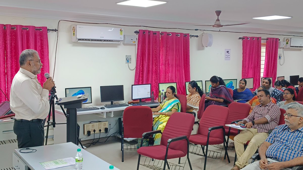 PSIT_TNAU's tweet photo. TWT#42 PS&amp;IT, AEC&amp;RI, TNAU Coimbatore - AICTE ATAL FDP on Data Science in Agriculture - Day #6 - 25 Nov 2023- Session 11 - Spatial Data Management for Agricultural Research - Mr Ragavan, IGIS, Chennai #spatialdata #GIS #QGIS #opendata https://t.co/mdaqLAUQlt