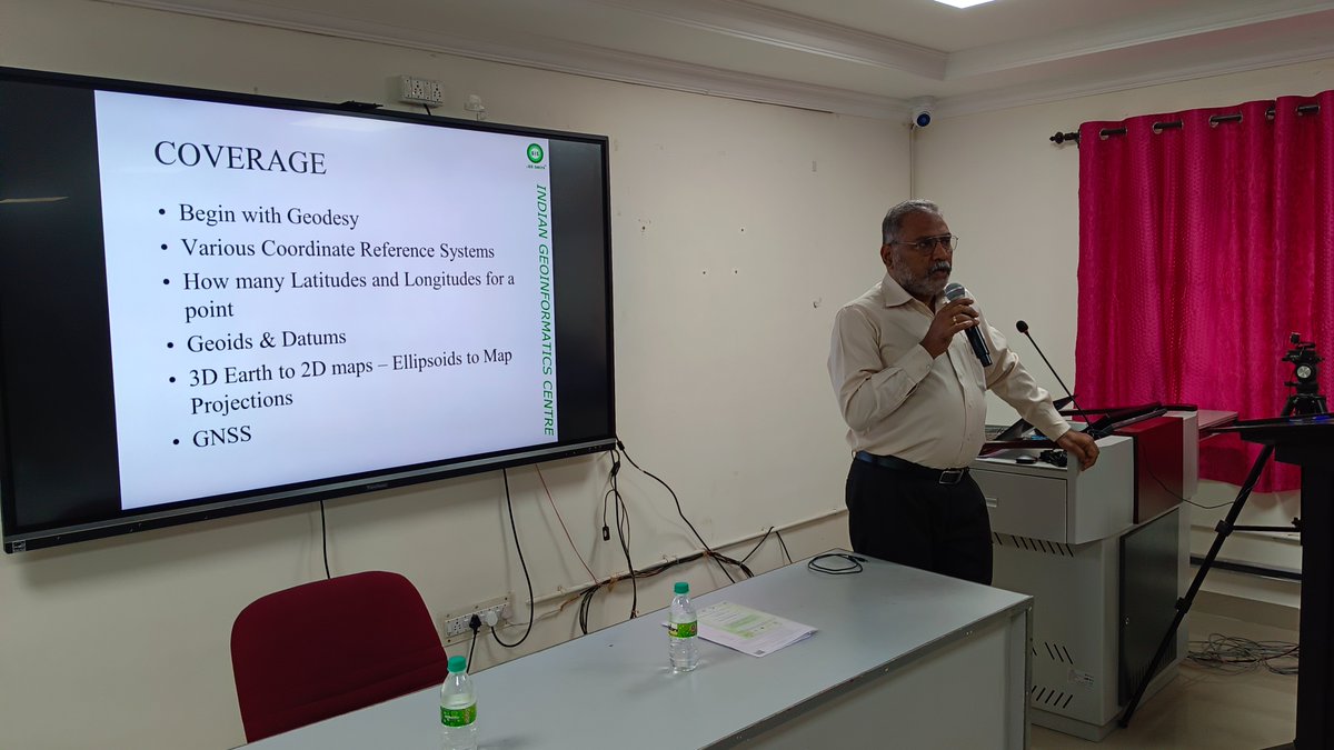 PSIT_TNAU's tweet photo. TWT#42 PS&amp;IT, AEC&amp;RI, TNAU Coimbatore - AICTE ATAL FDP on Data Science in Agriculture - Day #6 - 25 Nov 2023- Session 11 - Spatial Data Management for Agricultural Research - Mr Ragavan, IGIS, Chennai #spatialdata #GIS #QGIS #opendata https://t.co/mdaqLAUQlt