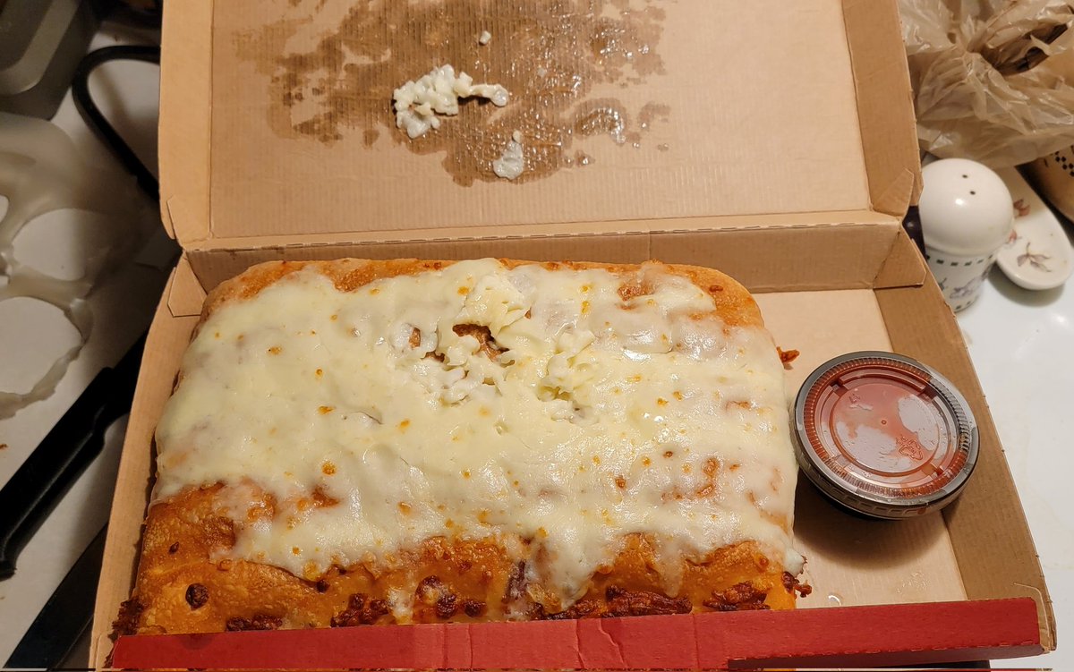 memoryanddream's tweet photo. Um @pizzahut what the af is this?? Because it's clearly not cheesesticks. It looks like cream of mushroom soup poured on top. Not to mention, no knock, no text for delivery. They just left it outside and never told us it wad there. $25 well spent. 😡 https://t.co/HUq2DxRXso