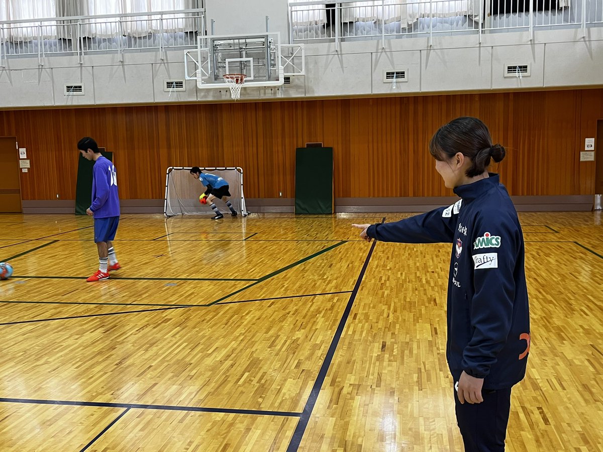 as____uuu's tweet photo. 11/25(土)
新潟県知的障がい者サッカーチームのHattrick に参加しました。
先生方にアドバイスを頂きながら、パス練習とシュート練習を指導させていただきました。
言葉のチョイスや伝え方、場の設定など沢山勉強になりました。

選手のみなさん、先生方ありがとうございました🙇‍♀️ https://t.co/Z9eqA11UdV