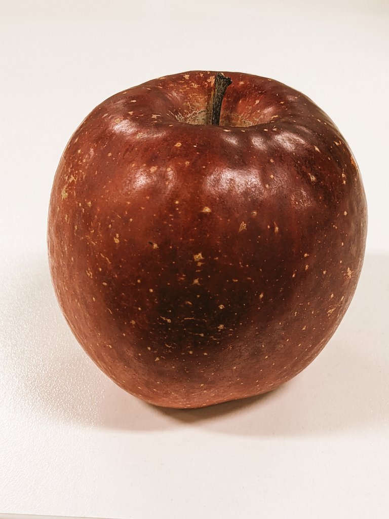 週末に出題した🍎りんごの名前 正解は… #深味バーニングレッド でした