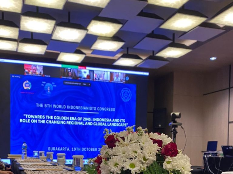 FisipUNS's tweet photo. Bekerja sama dengan UNS, Kementerian Luar Negeri Menggelar The 5th World Indonesianist Congress (WIC)

Selengkapnya di https://t.co/20AGbydn3s

#FISIP 
#FISIPUNS 
#UNS 
#UniversitasSebelasMaret
#LeadingTheFutureSociety https://t.co/zbfYLC6Ufd