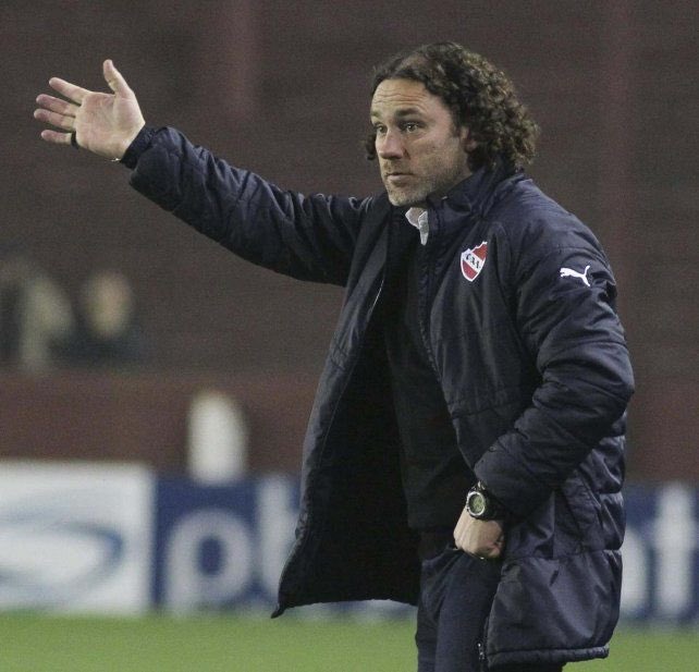 MisticaIFC's tweet photo. El mejor entrenador de la República Argentina está libre. Acá le quieren hacer contrato por 3 años a un tipo que ganó seis partidos. 

MILITO A INDEPENDIENTE. https://t.co/WNaB7WY5Pm