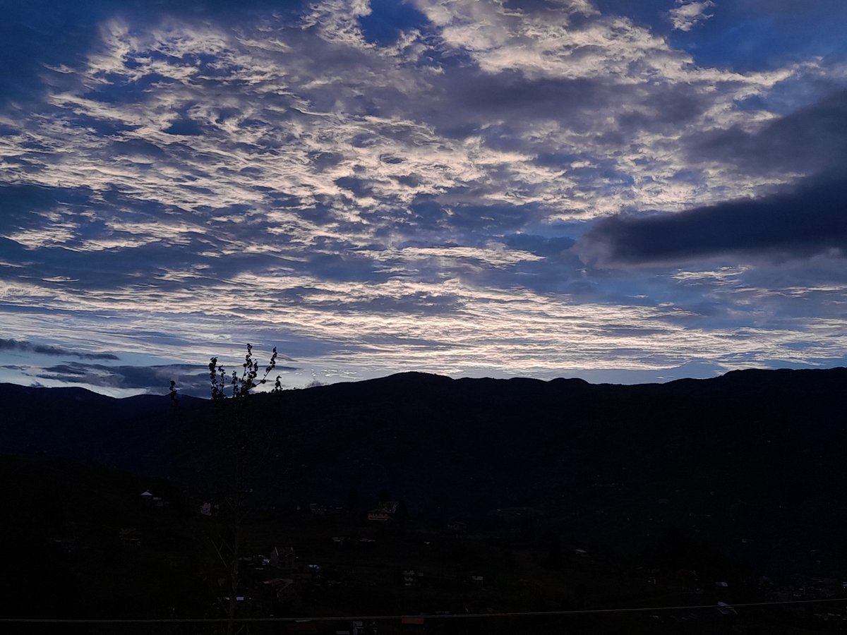 MILES_7886_'s tweet photo. Lo bonito de la noche 
es sin duda saber
que te voy a encontrar,
quizás no en mi cama,
pero si en mis sueños https://t.co/bDtC1TjGAJ