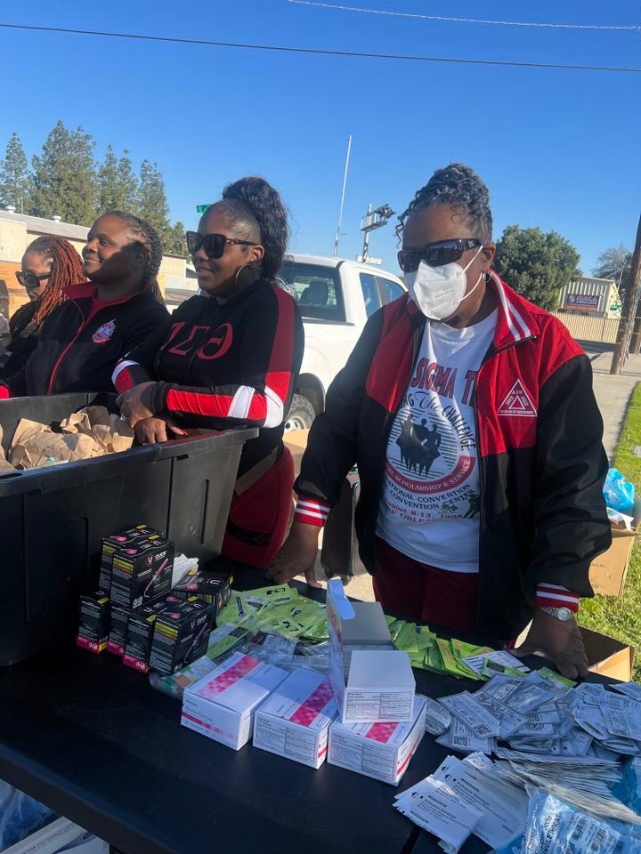 DSTBakersfield's tweet image. A great day of service. Thank you to all who assisted with our monthly distribution of food and resources in partnership with the #BakersfieldAIDSproject #DST1913 #FarwestFirst