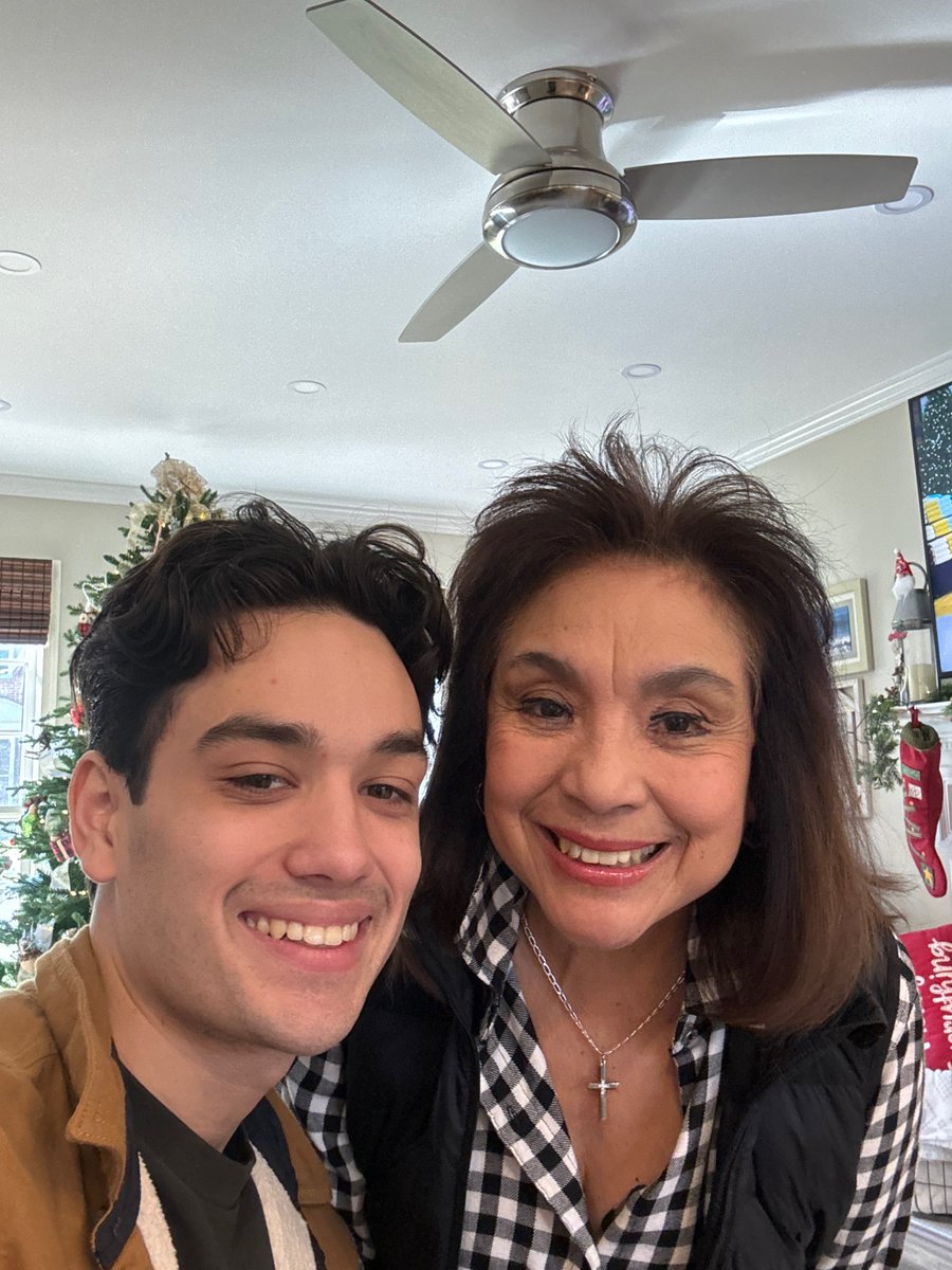 CamsVCU's tweet photo. This is my Grandmother Lupy! I asked her what home means to her, and she said, "Home is where you can relax and enjoy time with your family and friends; it is also a way you can express yourself." #MASC336 #TwitterScavengerHunt https://t.co/8flgJzeB8J