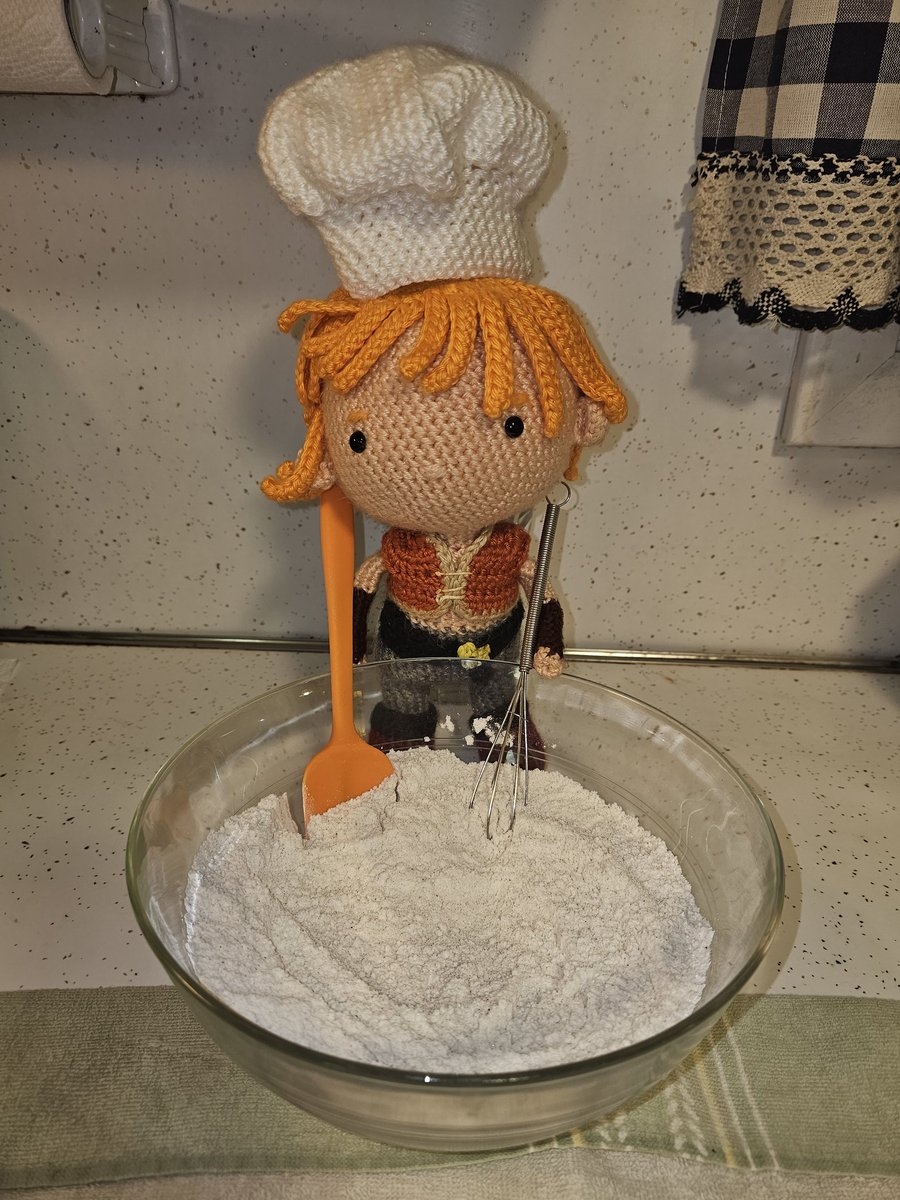 heyitsmeHouky's tweet photo. A progression of Rio's donut making. 🧵🧡🍩

#CourtofDarkness #CoD #AmiguRio #RioVoleri #CookingwithRio https://t.co/EU7iZPTxRa