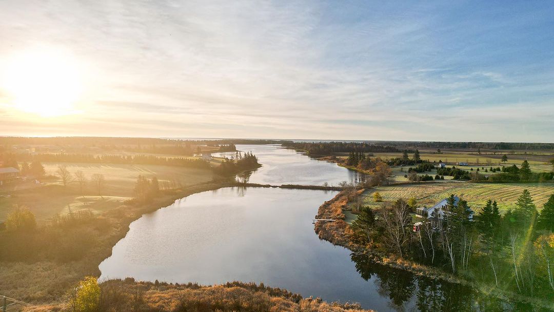 When the morning light hits just right ☀️ 

📍 North Cape Coastal Drive 
📷 Visuals of Dev