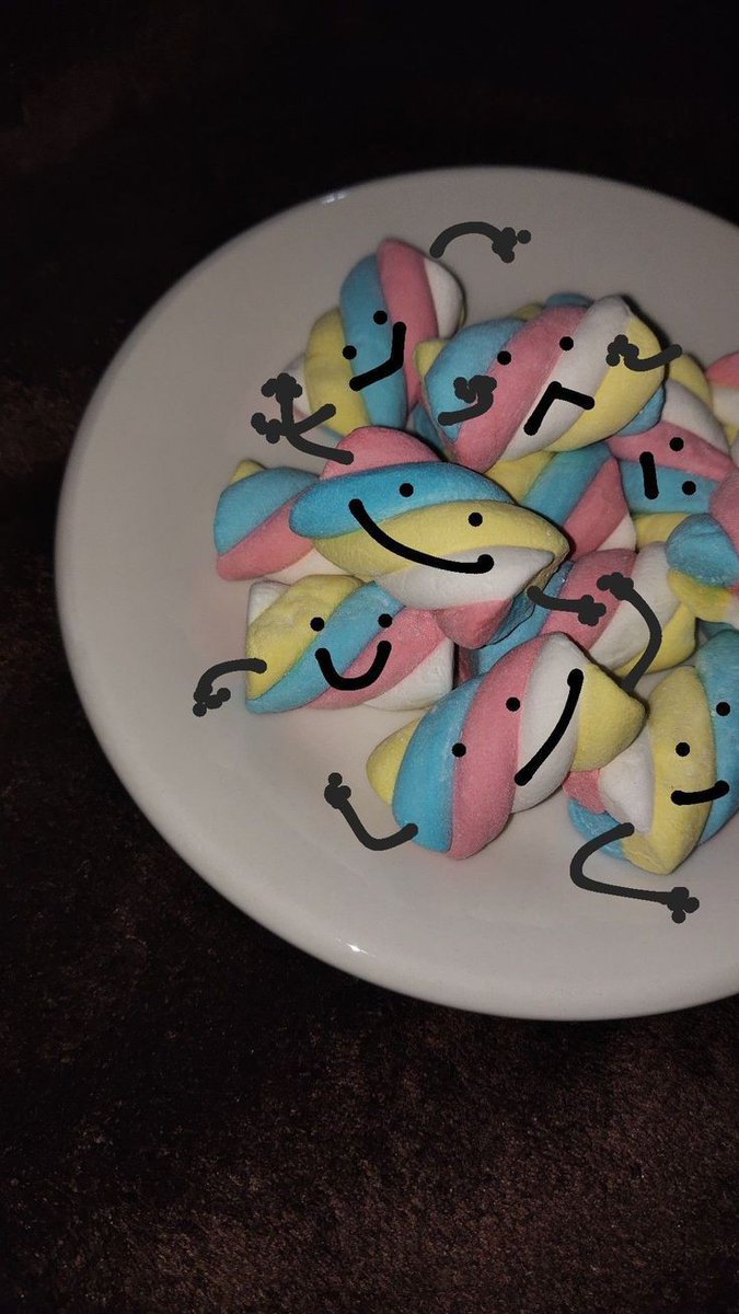 ᥫ᭡. ───  Aceitam marshmallows com carinhas?