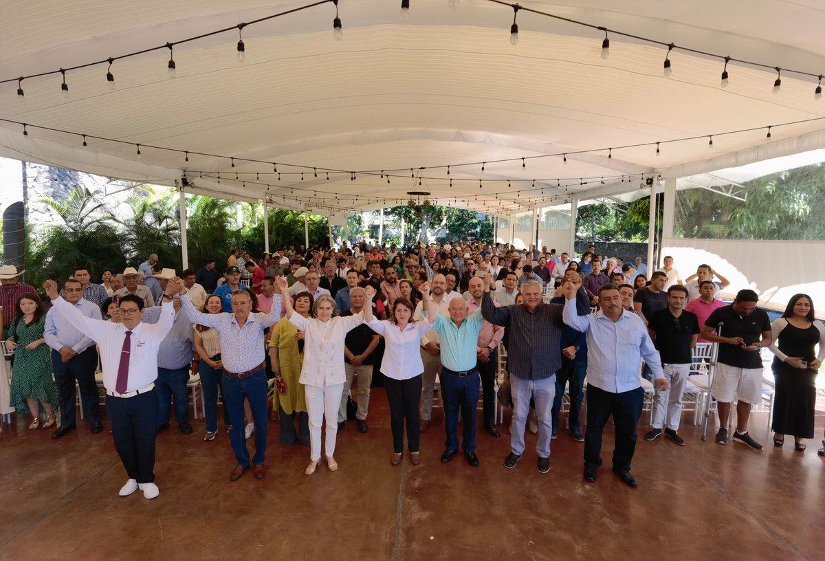 JuanSalgadoBrit's tweet photo. Nos reunimos con nuestra Amiga @margarita_gs, Precandidata única a Gobernadora, y expresarle junto con nuestras Estructuras total apoyo para trabajar por la Justicia, Seguridad y Bienestar de #Morelos y l@s Morelenses.

*Mensaje dirigido para militantes y simpatizantes de Morena* https://t.co/DsBeFTX0y0