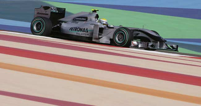 Formula0_versee's tweet photo. @SFerrariF0 @mclarenf0team @VettelF0 @iridoF0 @NickHeidfeldF0 @hamiltondof0 @felipemassaF0 @LittleRubens_F0 @WebberF0Verse @Jenson_F0 @Rosbergf0 @F0Maldonado @SauberF0 @TaurusWF0 49/49 - 🇧🇭

@WebberF0Verse COMEÇA A TEMPORADA DE PÉ DIREITO E VENCE A PRIMEIRA PROVA!

@hamiltondof0 EM SEGUNDO E @iridoF0 EM TERCEIRO

@checoperezf0 ROUBA A CENA APÓS ULTRPASSAR DI RESTA E DI GRASSI NA ULTIMA VOLTA, E FICA NA P10 AQUI EM SAKHIR. https://t.co/Alp7UXUZ1e