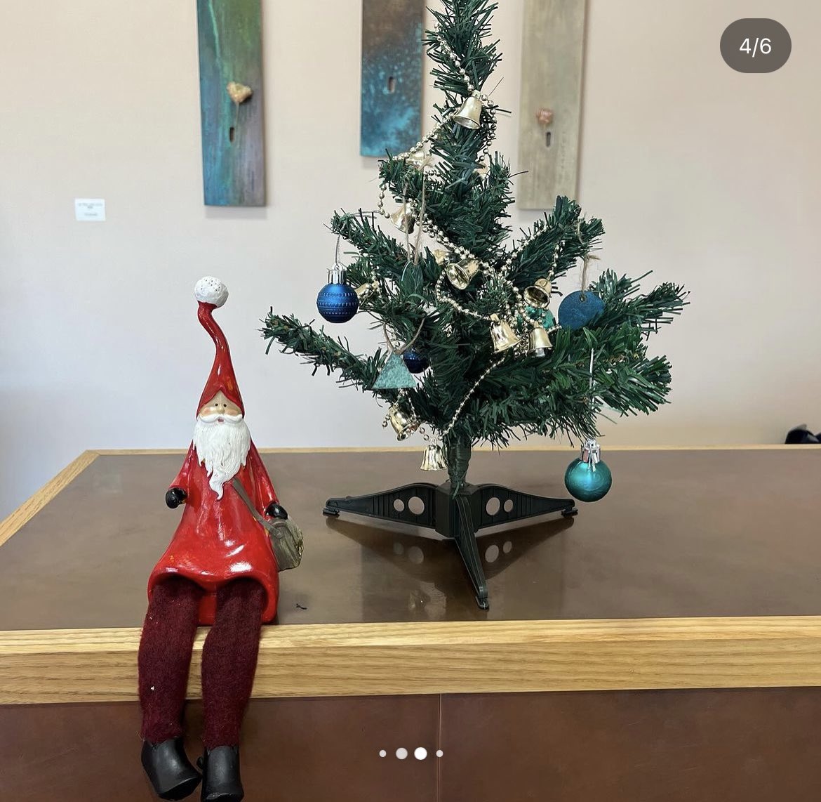 mf_orii's tweet photo. 先程のプレゼント企画、エックスじゃなくてすみません！😖

あとｸﾘｽﾏｽを意識してショールームを飾り付けました！足ｸﾞﾃﾞｸﾞﾃﾞのかわいいサンタさんがカウンターを守っています https://t.co/CxFuhHdUqm