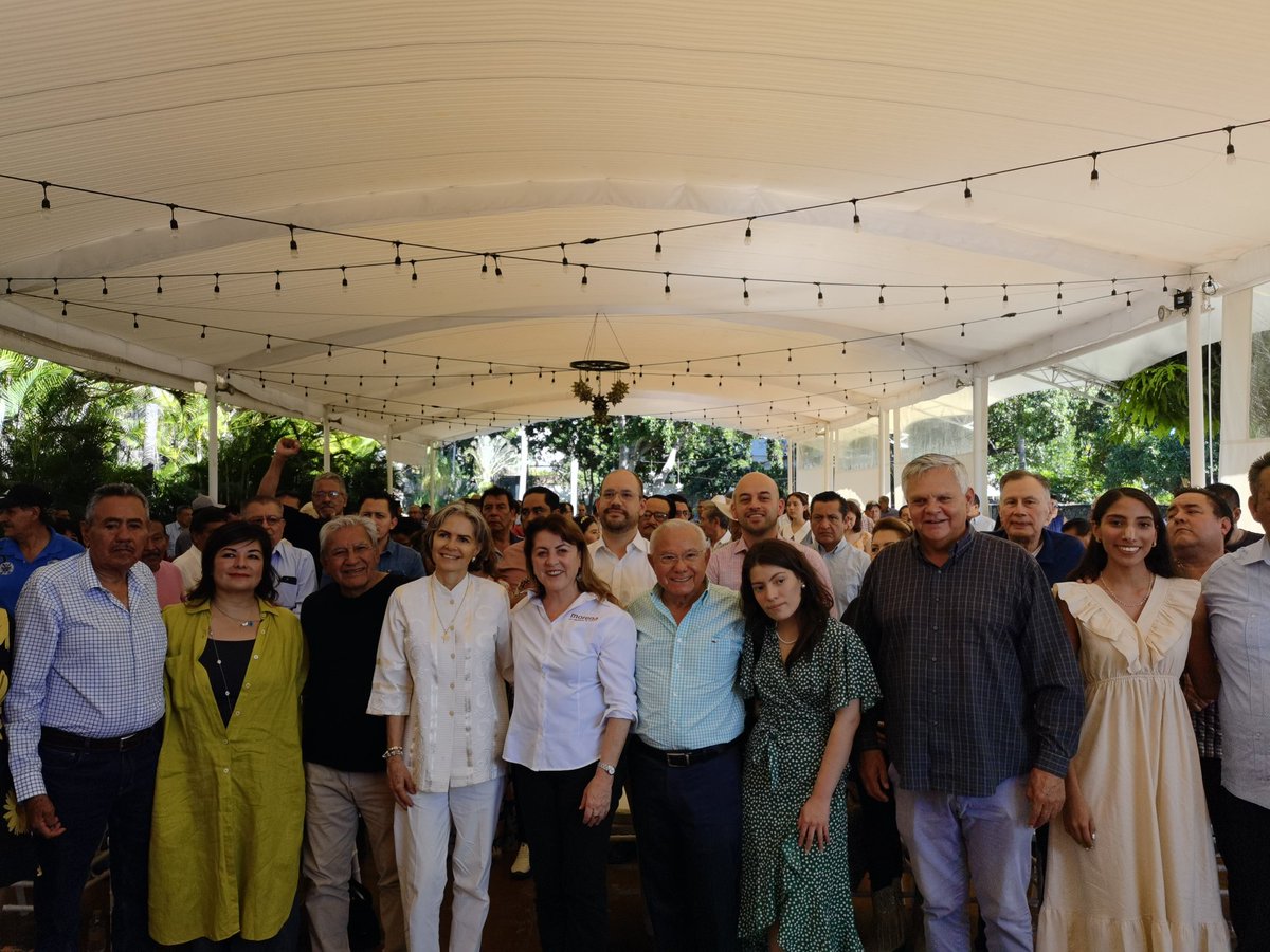 JuanSalgadoBrit's tweet photo. Nos reunimos con nuestra Amiga @margarita_gs, Precandidata única a Gobernadora, y expresarle junto con nuestras Estructuras total apoyo para trabajar por la Justicia, Seguridad y Bienestar de #Morelos y l@s Morelenses.

*Mensaje dirigido para militantes y simpatizantes de Morena* https://t.co/DsBeFTX0y0