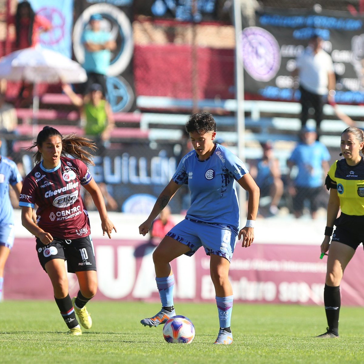 UAI Urquiza 3️ - Belgrano 2
Las Piratas cayeron en su visita a las punteras de la Zona A de la #CopaYPF. Mayra Acevedo y Lourdes Rodriguez marcaron los goles de #Belgrano.