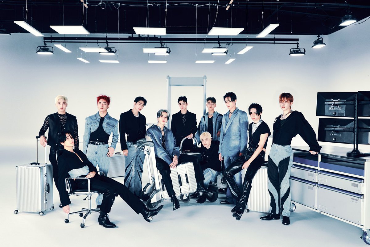 ist_ent's tweet photo. [#더보이즈 뉴스] 더보이즈, '식스 센스' 초동 60만장 돌파…'커리어 하이' 달성

#THEBOYZ
@IST_THEBOYZ

https://t.co/VkS714B0mI https://t.co/1OEoFdOFOg