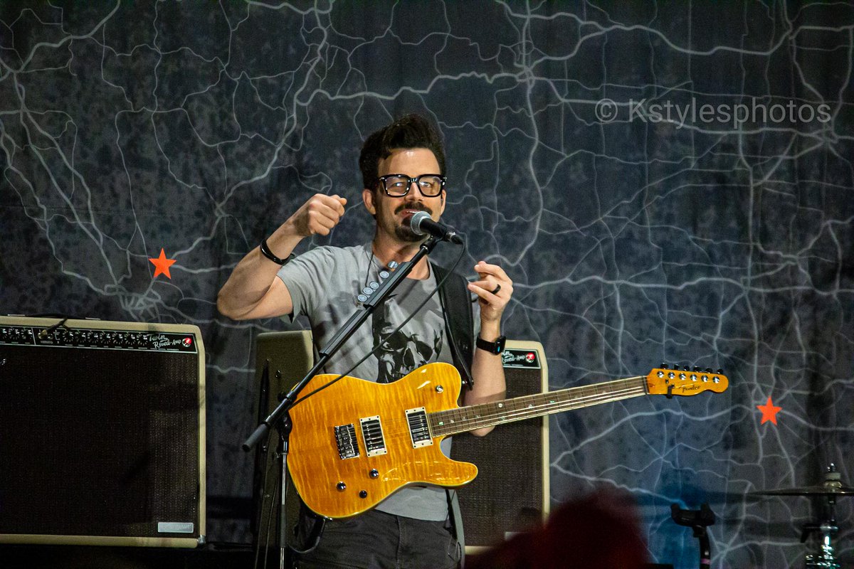 kstylesphotos's tweet photo. Billy telling a story for the Billy, Rich and Stephen panel
#CreationJax #BillyMoran #SPNFamily #kstylesphotos https://t.co/gMF8UTrcee