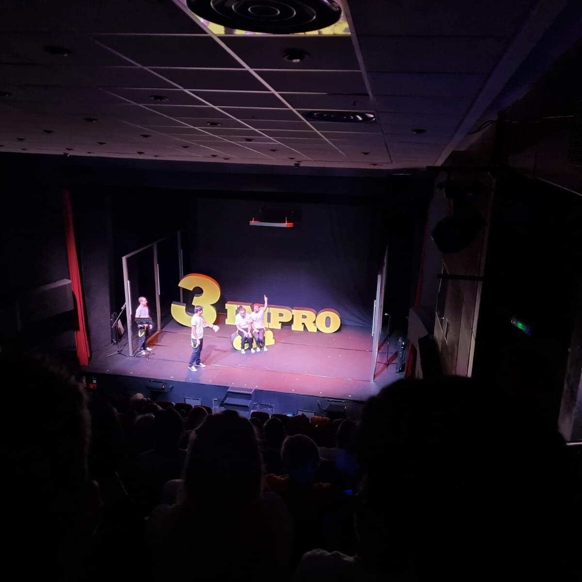 MTFS07's tweet photo. Este viernes fuimos a ver a @improimpar en el @teatrobellasartes gracias al sorteo ganado de @sara_gdc 💯
Pasamos un buen rato y muchas risas gracias a @edumoraleda, @karlostarajano, @feryjzz, @ernestozuazo
#improimpar #teatrobellasartes #3enimpro #comedia #diversión #gracias https://t.co/Vna3WPA5om