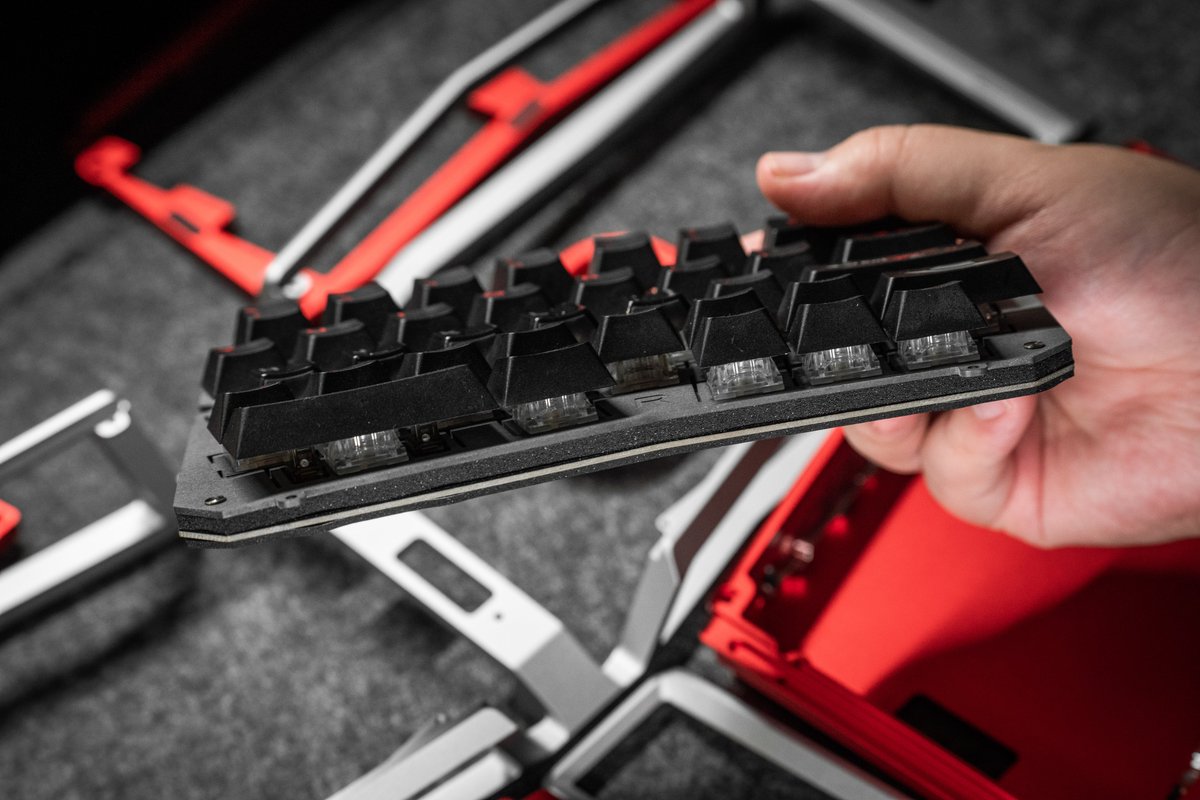 Angry_Miao's tweet photo. Did you know?
It only takes a third of time to disassemble compared to AFA R1, adjust the typing feeling at ease!
#mechanicalkeyboard
#AFAR2
#TypingSounds https://t.co/mNMdfzaPEE
