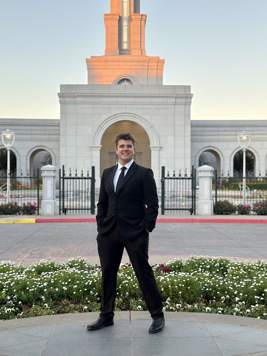 niko_pelissie's tweet photo. I am truly humbled to announce my Mission Call from @Ch_JesusChrist to serve in the Canada Montreal French Speaking Mission!! After my graduation in December, I’ll be starting my MTC Training on January 22nd of 2024 and will be serving for two years! @BonnieHCordo https://t.co/hRdZZxmvNw
