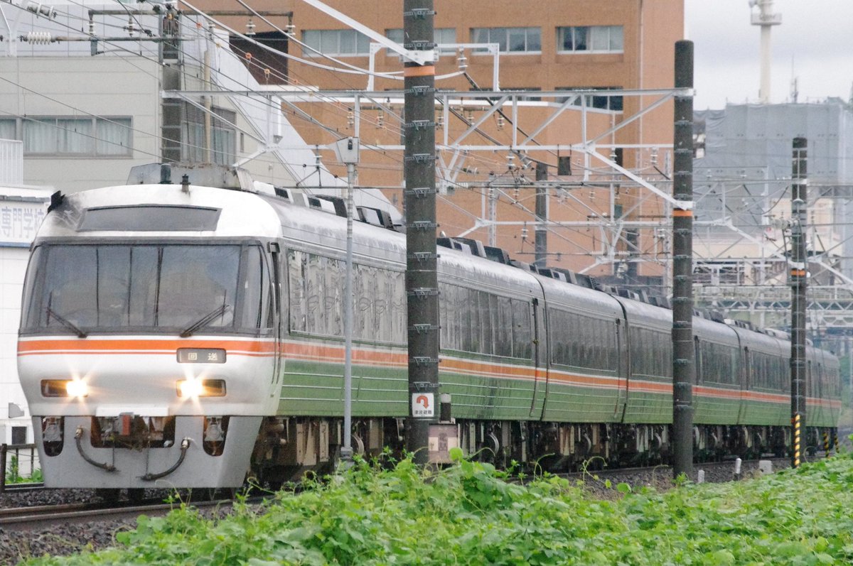 dabow_tabi's tweet photo. 遂に終わってしまったんだな…

最初の中間車だけの廃車回送
8両が先頭車のラストラン

カミンズエンジンの音色と共に大きなワイドビューから見る雪景色

旅の始まりを告げるワイドビューチャイム

どのシーンを��り取っても記憶に残る車両でした

お疲れ様
ありがとうキハ85

#ありがとうキハ85 https://t.co/BxF970P7yV