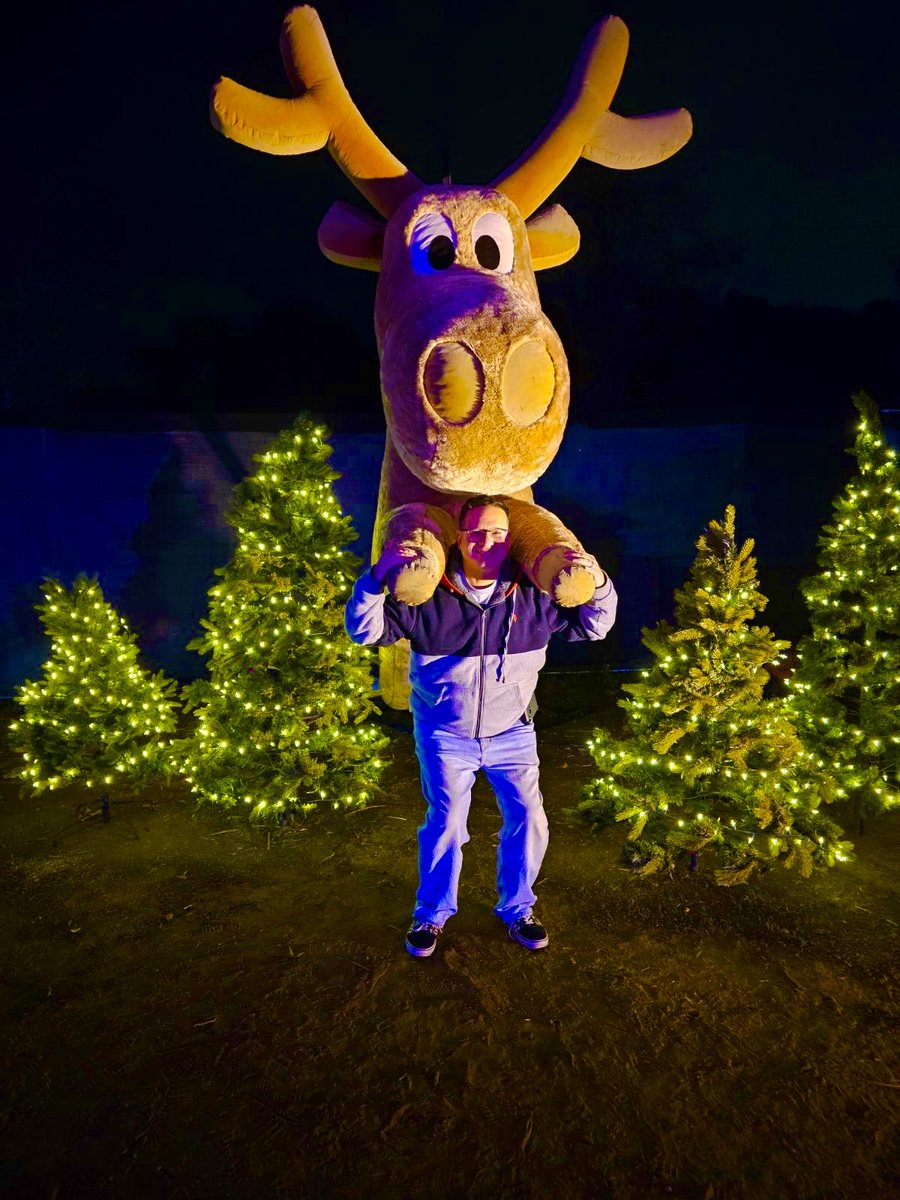 uclacool7's tweet image. Met a moose friend at Holiday Road—(King Gillette Ranch—Calabasas, CA)