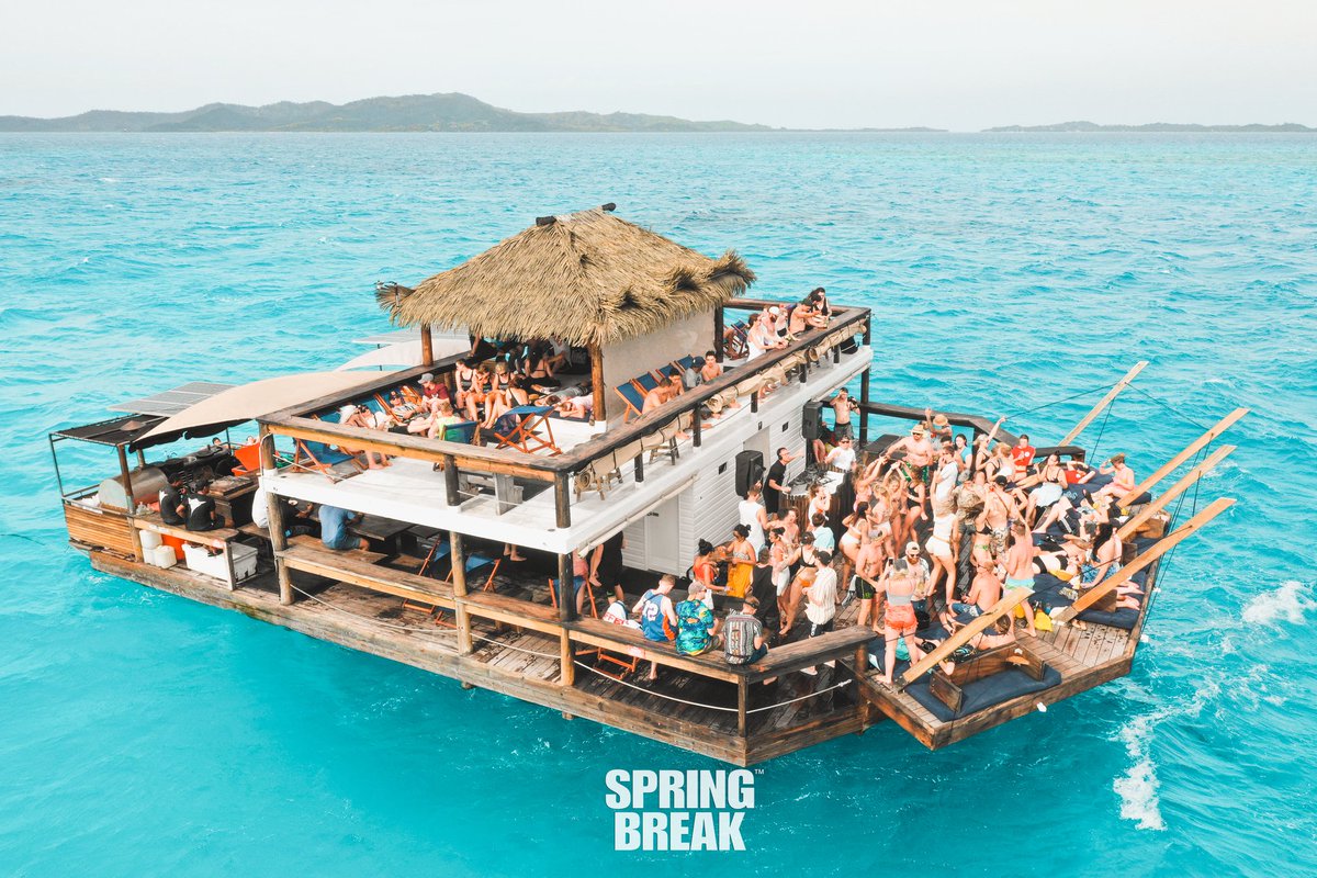 BreakFiji's tweet photo. The allure of Fiji's floating bar on Cloud9 is something you need to experience firsthand. 🍸 Don't miss the flights from Brisbane, Sydney, and Auckland. https://t.co/bAFVg419NB https://t.co/Yvawa1lpV1