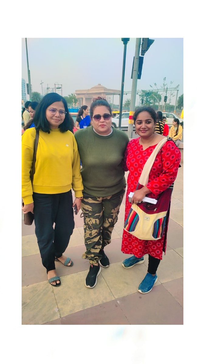 Usharedbrigade's tweet image. “एक चाय महिला सम्मान में”  के कार्यक्रम में 181 की अर्चना सिंह और ऐमरेन फाउंडेशन की रेणुका टंडन ने कार्यक्रम में अतिथि  के रुप आकर वहां की शोभा बढ़ाई और साथ ही रेडब्रिगेड टीम का हौसला बढ़ाया।

#redbrigade #nowlucknow #selfdefence #safewomen