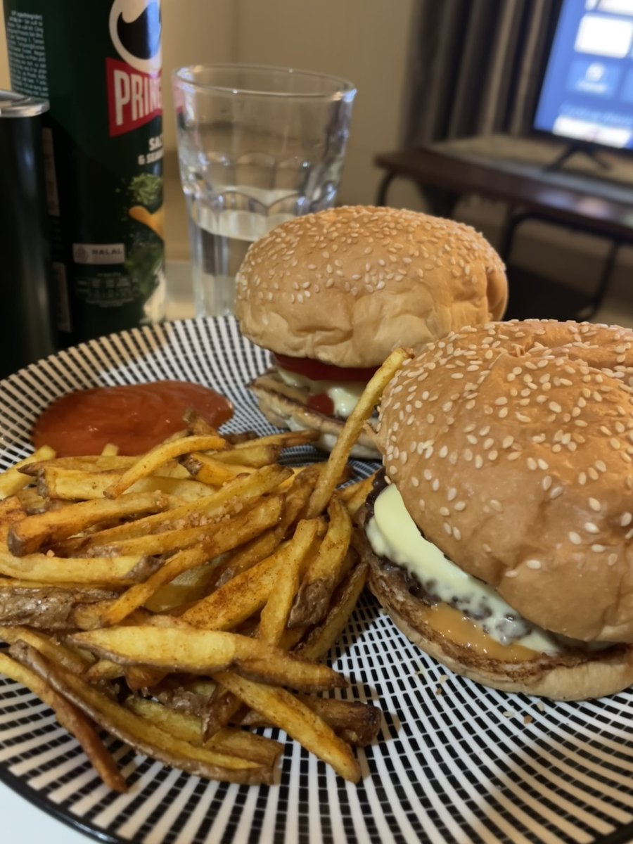 I don’t say “i love you”
I say “i cook for you” ❤️
<a href="/monicanggar/">Monica Anggar</a>