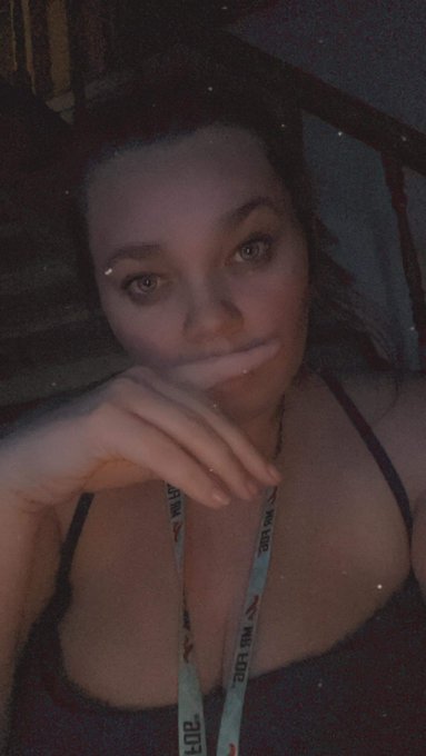 It&rsquo;s relapse hour. Time to send. I wanna see my cashapp match my followers by the time I wake up.  Findom